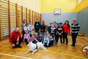 Ratownicy OSP w Szkole Podstawowej w Dołujach